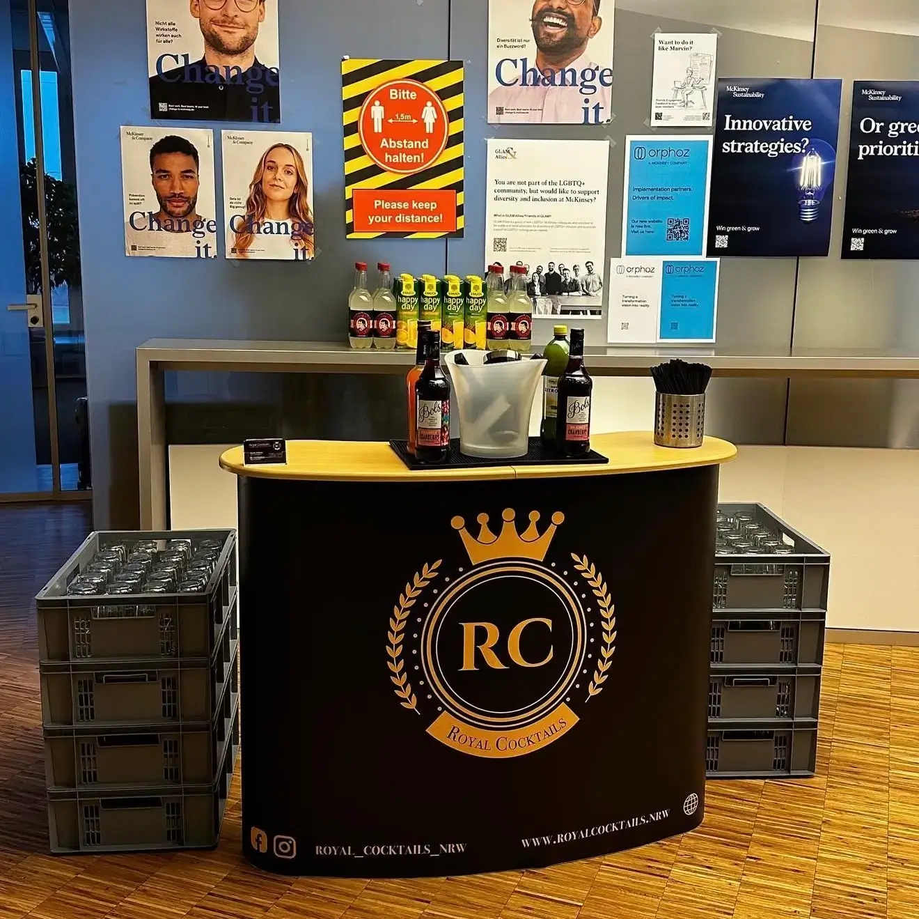 Barkeeper im Einsatz – Royal Cocktails mobile Cocktailbar